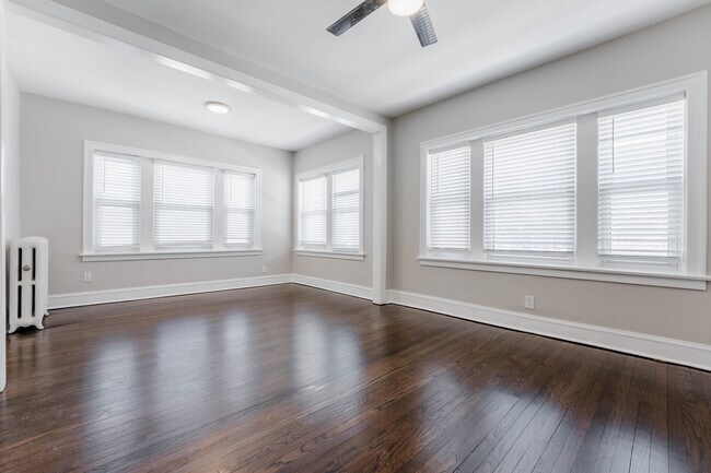 Building Photo - 5306 N Ashland Ave Unit 3