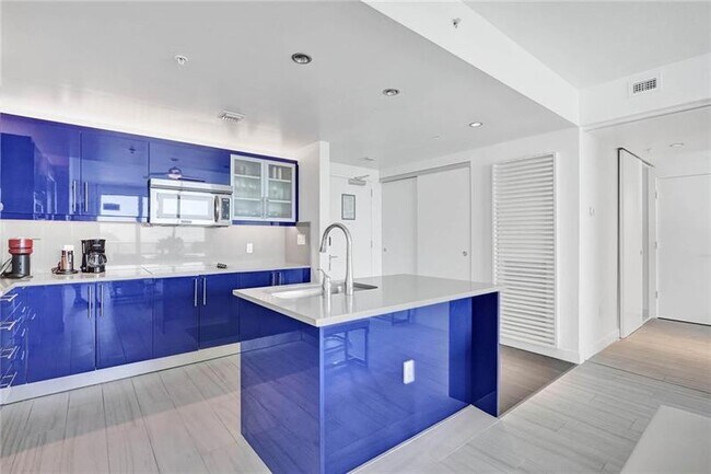 Photo - 3101 Bayshore Dr Unidad 2407