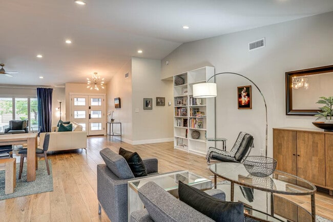 Photo - 2331 E Lupine Ave Unidad ID1386083P