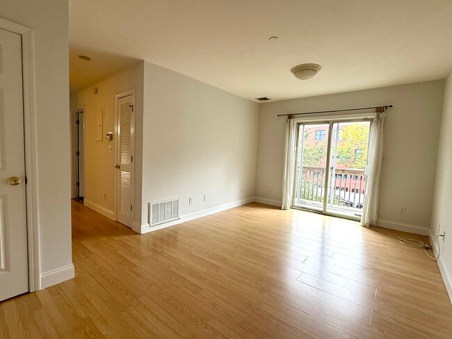 Photo - 111 W 8th St Unit Q3