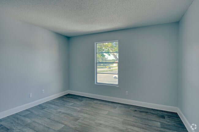 1BR, 1BA - 600SF 6904 Ralston Place Dr Tampa, FL 33614-4466
