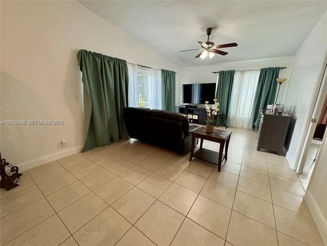 Photo - 5534 Lakewood Cir S