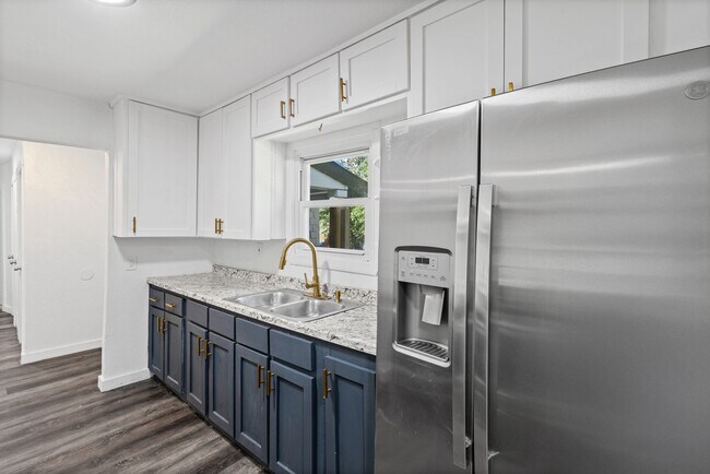 Photo - 2515 Yeager St