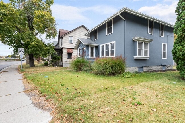 Photo - 1134 Saint Joseph Blvd