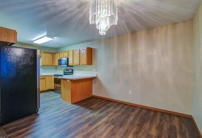 Kitchen/Dining Area - West Bay Park