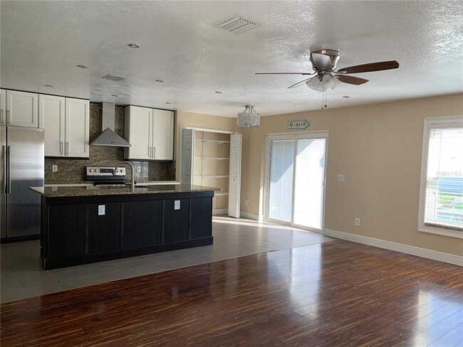 Photo - 2220 Heathwood Cir