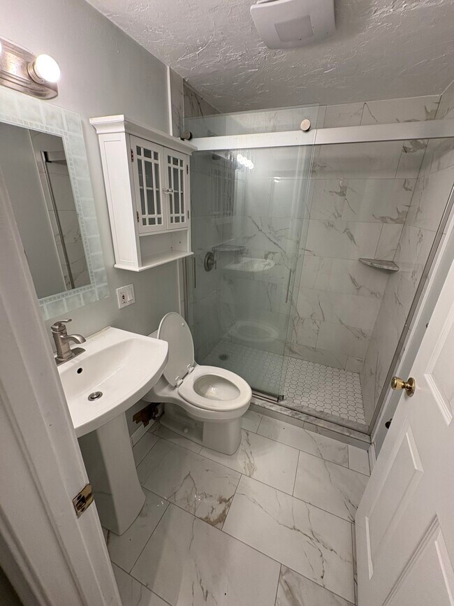 Images are representative samples of the advertised unit. Actual units shown during tours may differ - 36 Peterborough St Unit 12