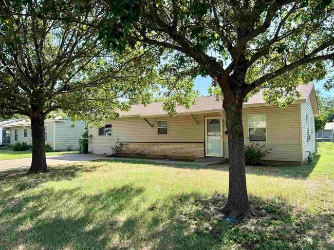 Photo - 1405 Tanbark Rd