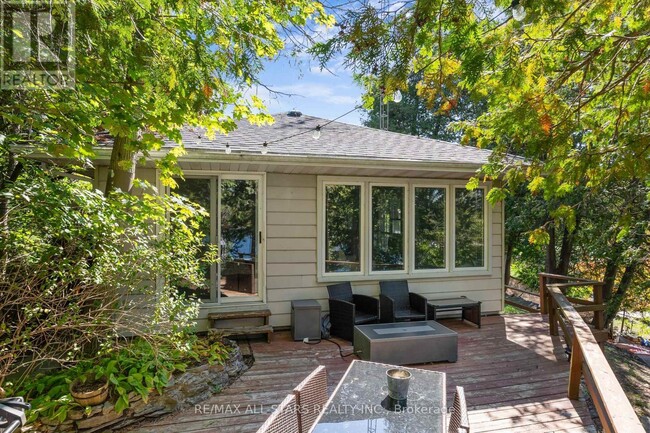 Photo - 242 Francis St E