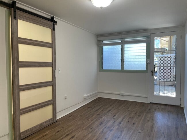 Building Photo - Renovated, Studio Cottage w/Full Kitchen Rental