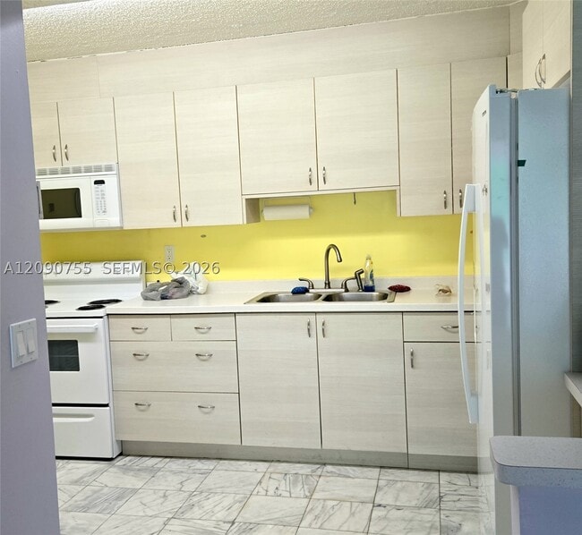 9341 Collins Ave Unit 903