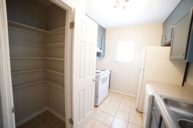 Photo - 2 bed / 1 bath Townhome on Tharpe
