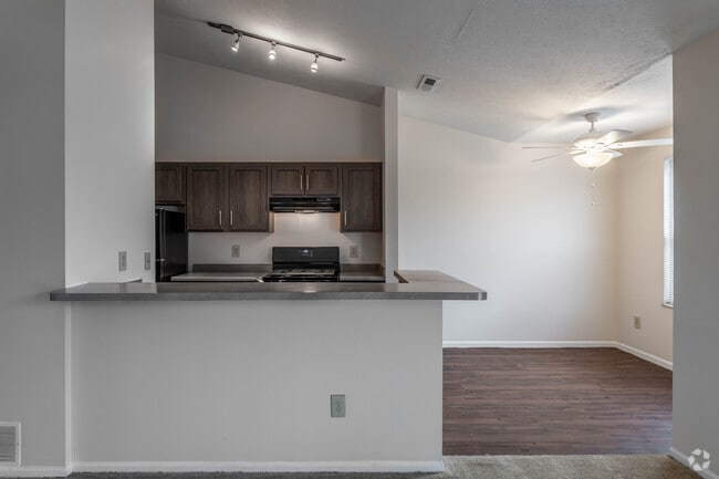 The Regency: 2 Hab, 2 Ba - 920 ft² - Indian Creek Apartments