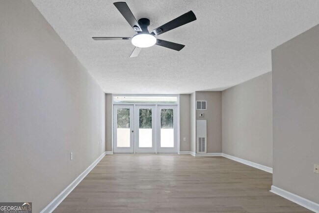 Photo - 375 Ralph McGill Blvd NE Unidad 108