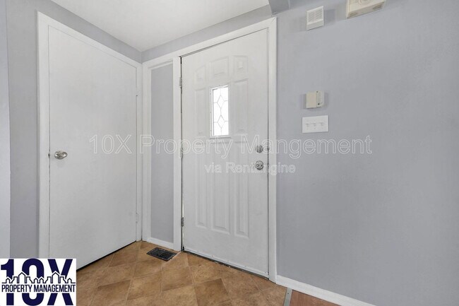 Photo - 3069 Rotunda Ct S