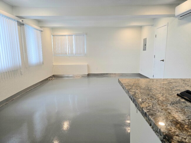 Photo - 1719 W Walnut Ave