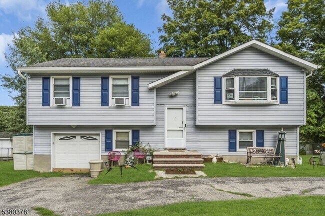 Photo - 408 Canistear Rd House