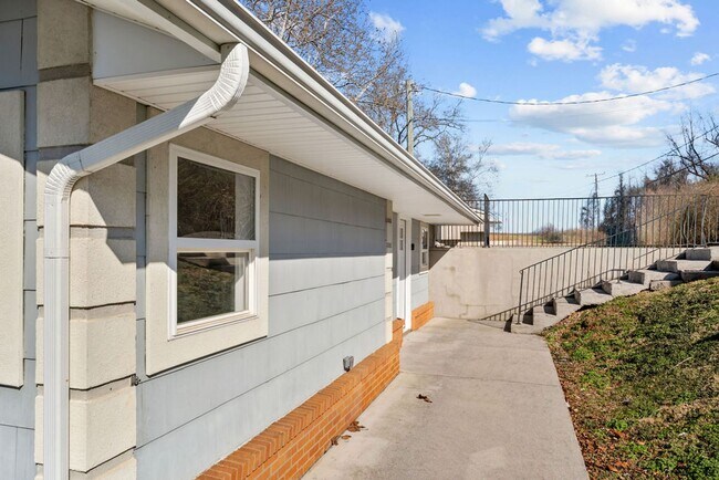 Photo - 2BR/2BA Cottage that's on the Rive – Minutes from Downtown Knoxville and Maryville