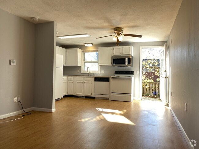 Building Photo - 325 Washington St Unit B Rental