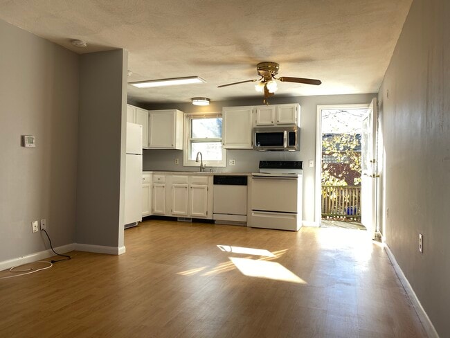 Photo - 325 Washington St Condo Unit B