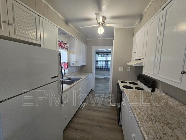 Photo - 1124 Kern St