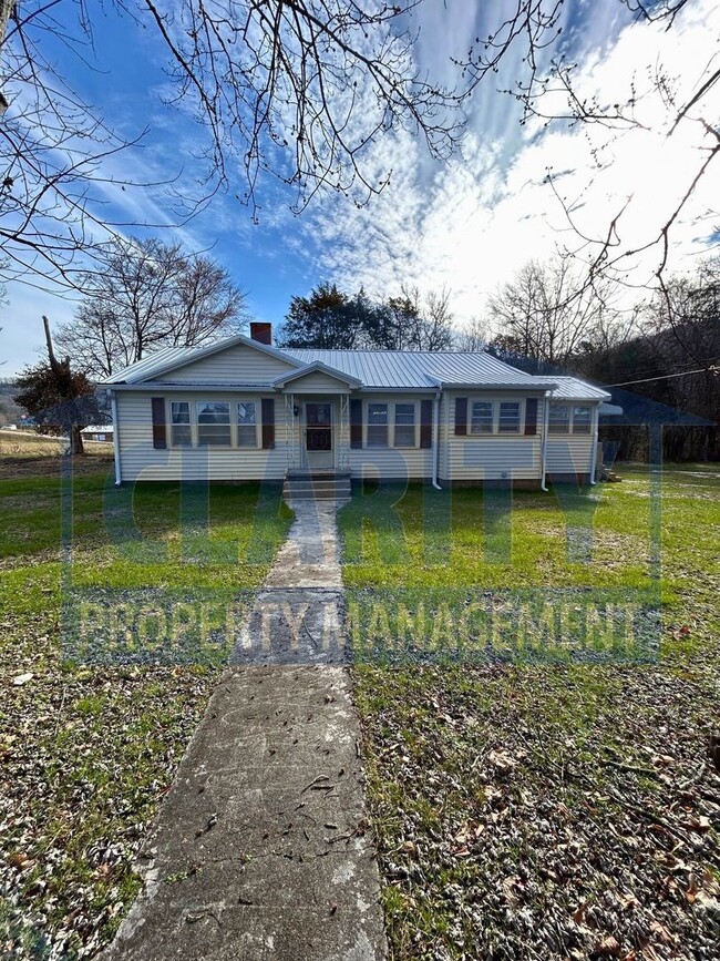 Super cute three-bedroom house! - Super cute three-bedroom house!