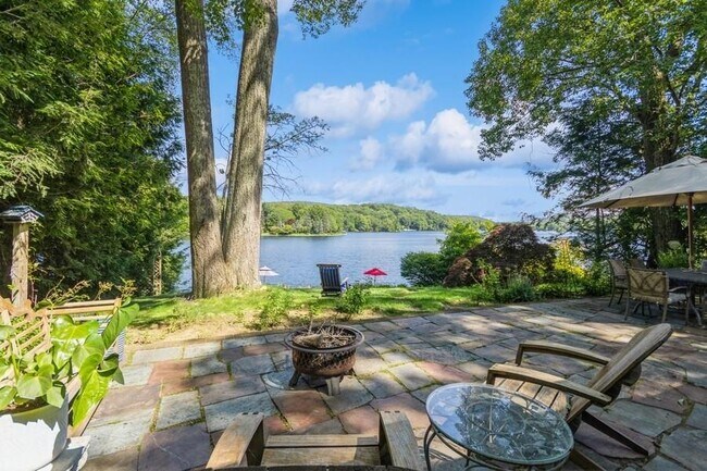 Photo - 224 Lake Shore Rd House