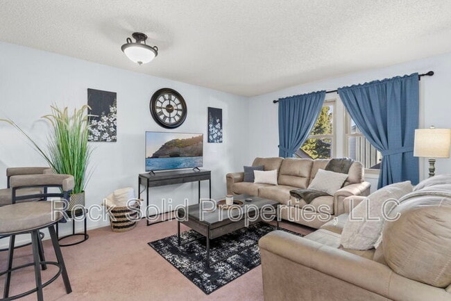 Building Photo - 1502 Trent Ct Unit : C208