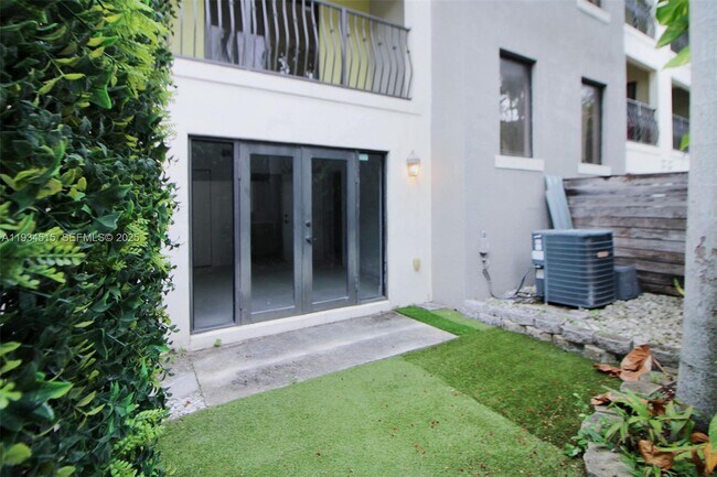 Building Photo - 3204 Bird Ave