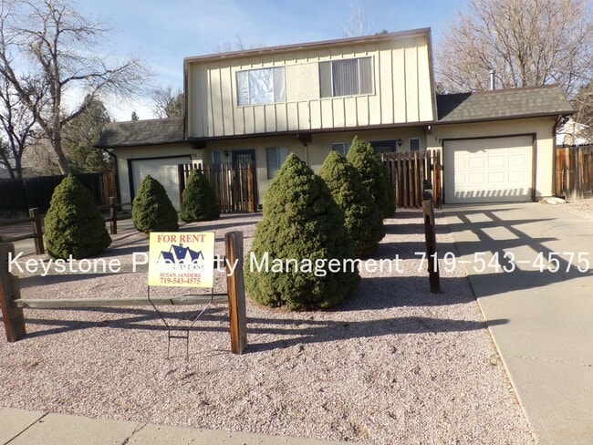Building Photo - Updated 2 Bedroom Belmont Townhome with Attached Garage & Fenced Yard $1300/$1300 Unit 17 Villa Drive