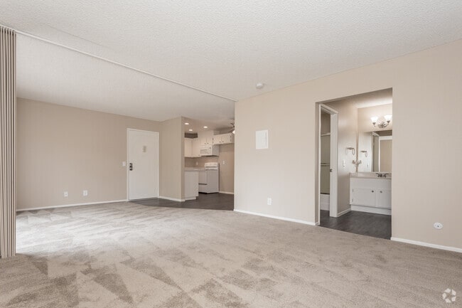 Studio, 1BA - 550 SF