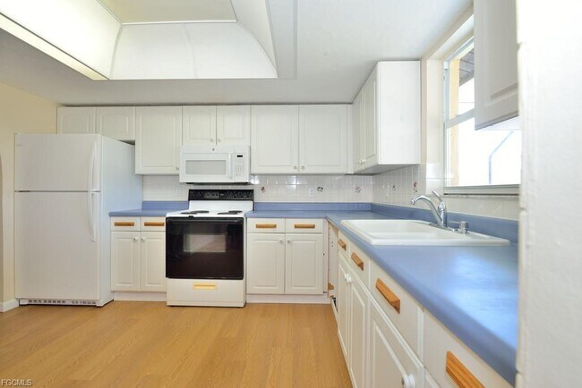 Photo - 1579 25th St SW