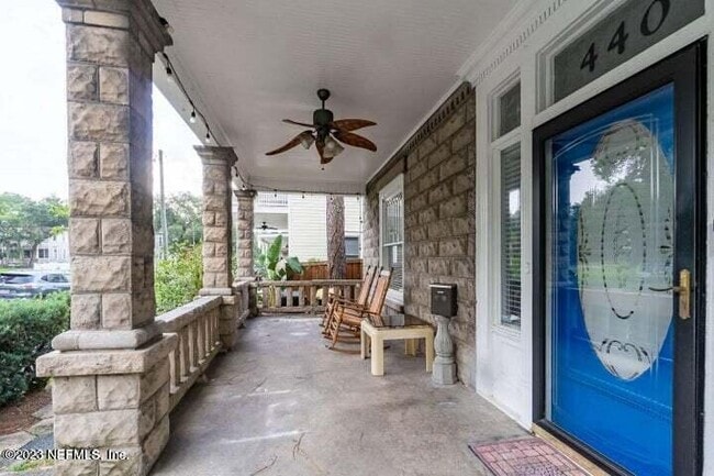 Photo - 440 E 6th St