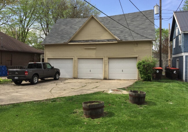 Photo - 1113 W Moss Ave