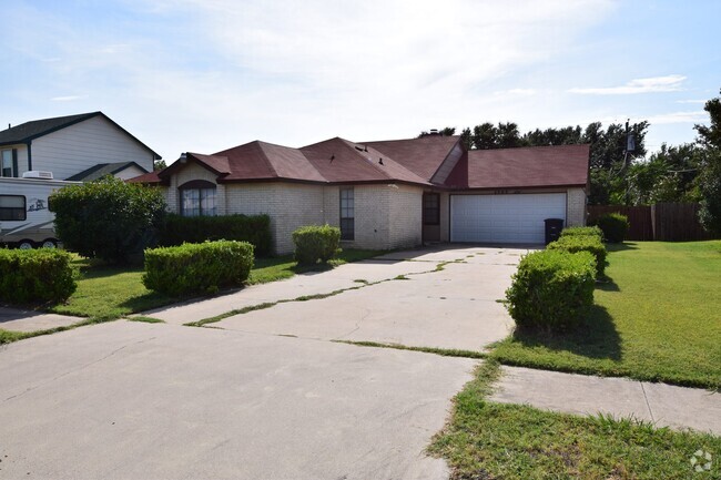 Building Photo - 1909 Kingwood Dr Rental