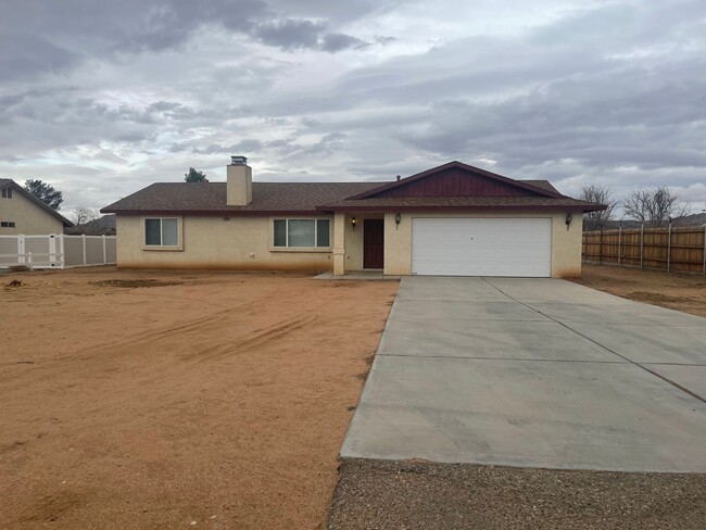 Apple Valley Home- 3 Bedrooms, 2 Bathrooms... - Apple Valley Home- 3 Bedrooms, 2 Bathrooms...