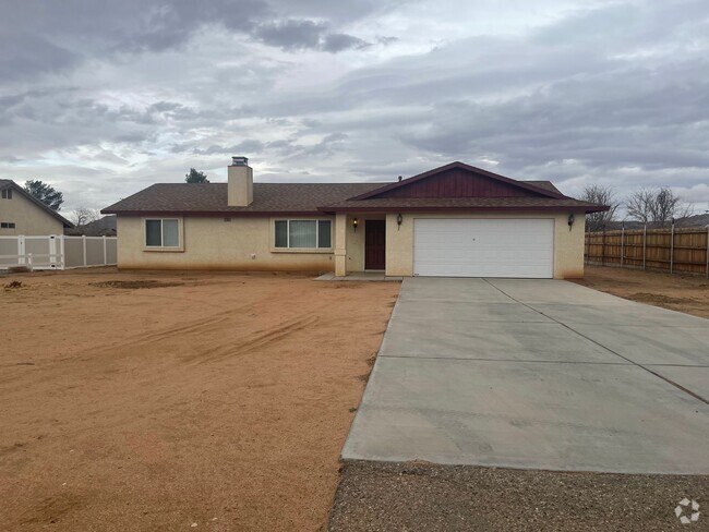 Building Photo - Apple Valley Home- 3 Bedrooms, 2 Bathrooms...