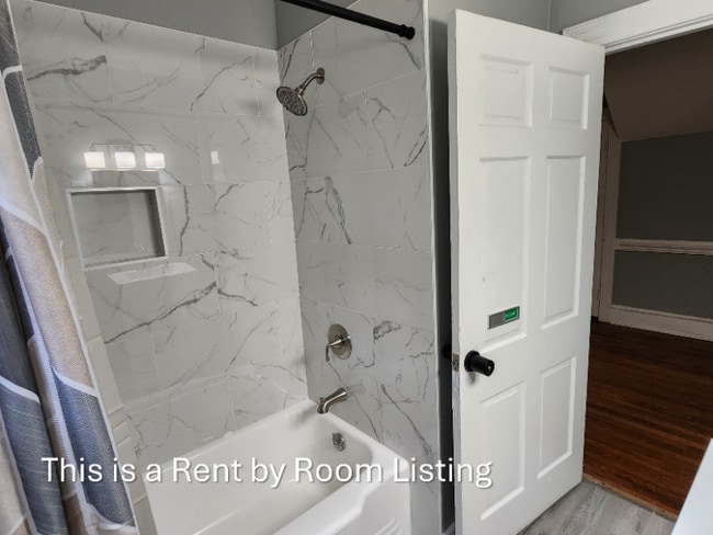 Photo - 558 Avent St