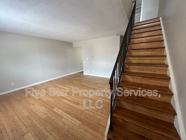 Building Photo - 110 W Lake Shore Dr Unit Apt 29