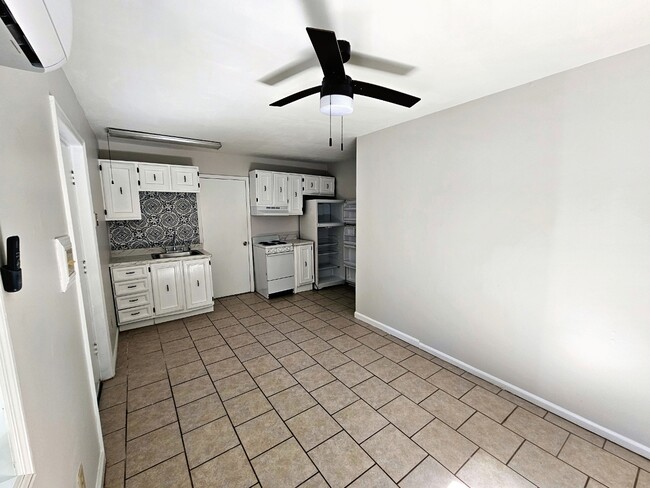 Photo - 101 Mandalay Rd Unit 101C Lakeside Bungalow