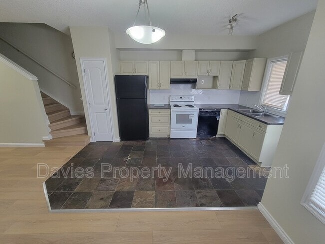 Photo - 171 Brintnell Blvd NW