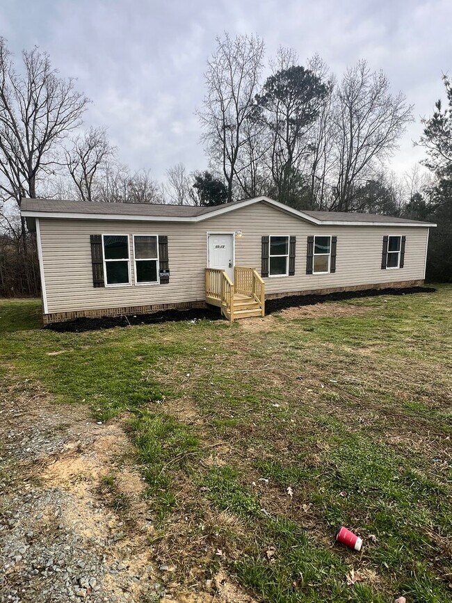 Photo - Large 3 bedroom / 2 bath home / 1 Acre FOR RENT