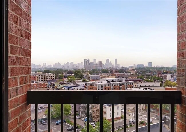Balcony View - 15 North Beacon St Unidad 1012