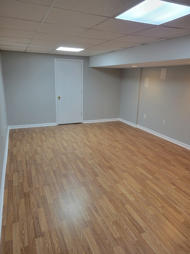 Photo - 103 Rip Van Dam Ct