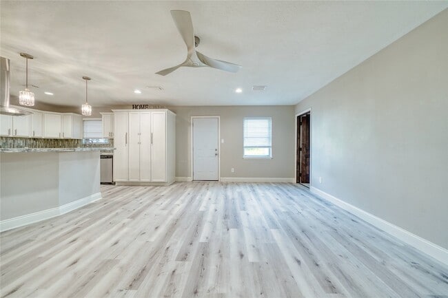 4406 Mallard Dr