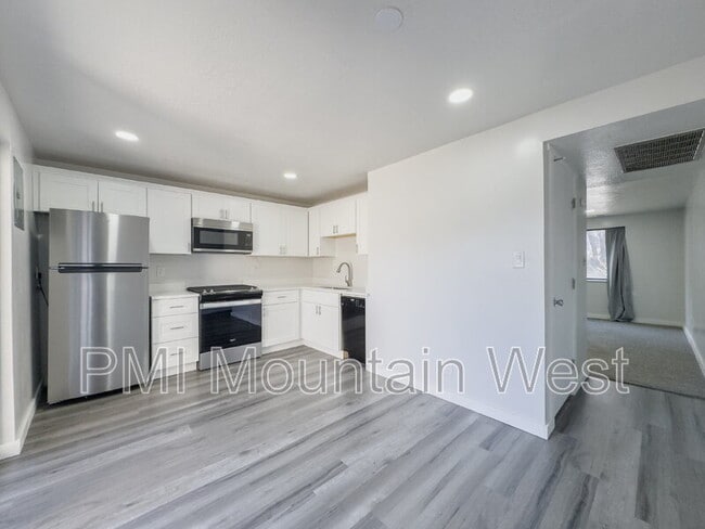 Building Photo - 1520 Merlin Dr