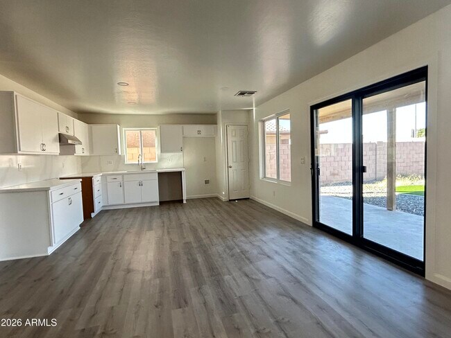 Photo - 10542 W Alvarado Rd