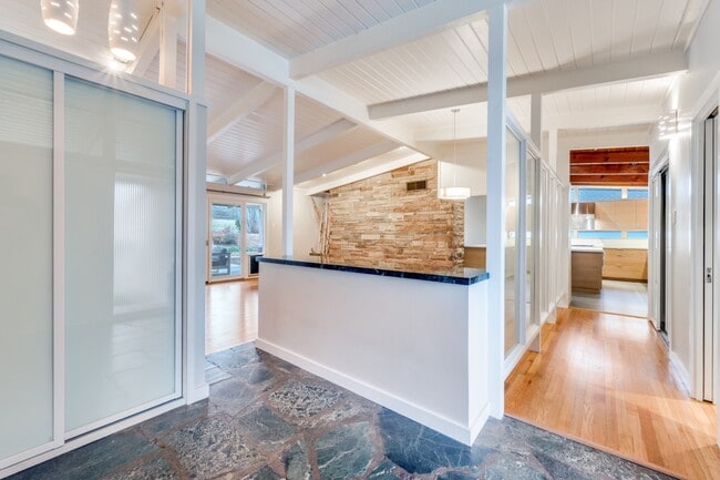 Photo - 524 N Manus Dr