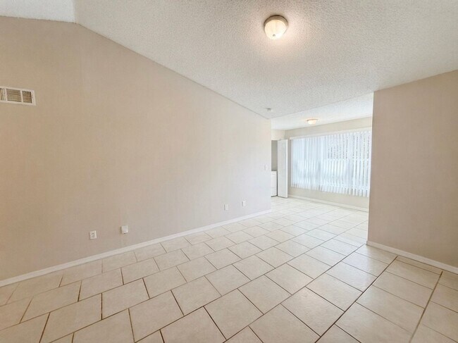 Photo - Venetian Place 4512-1735 - SL-RP-Venetian Place 4512-1735