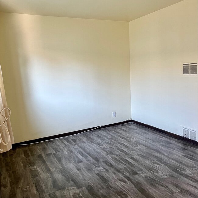 Cumpston Apts